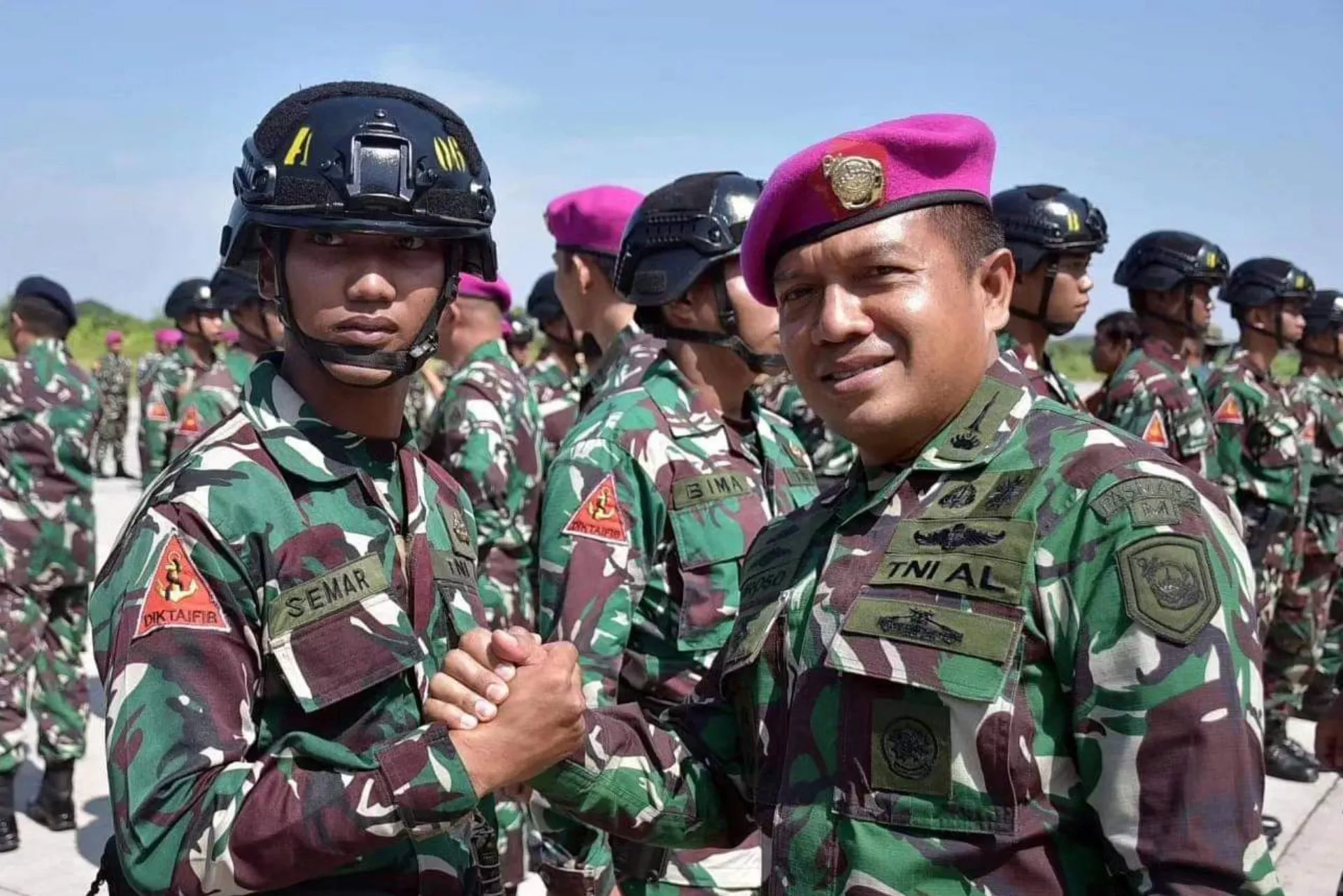 Kolonel Marinir Edi Prayitno Hadiri Penyematan Brevet Terjun Bebas Diktaifib Angkatan 50