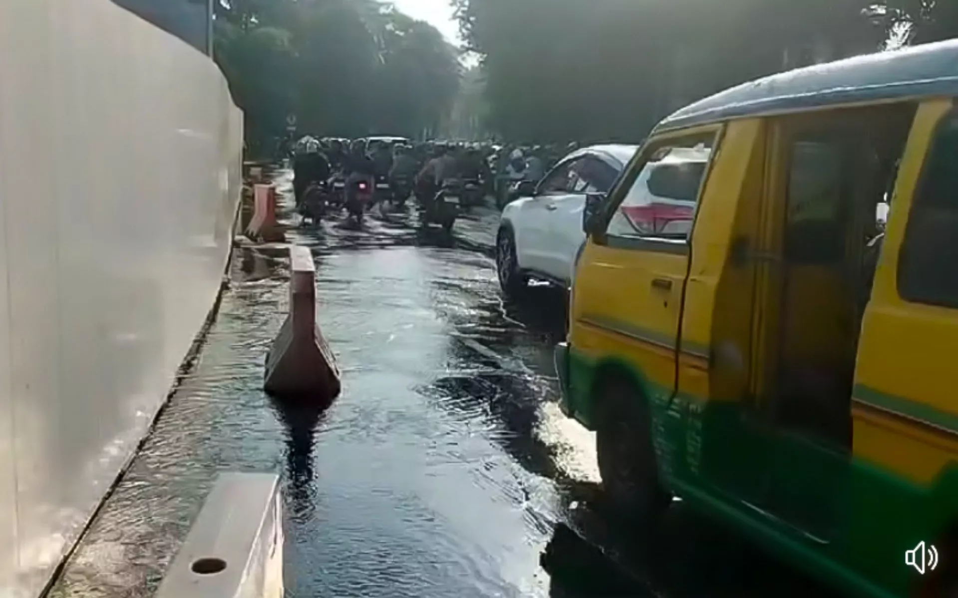 PDAM Surabaya Sigap Tangani Kebocoran Pipa di Area Proyek Joyoboyo, Distribusi Air Terganggu