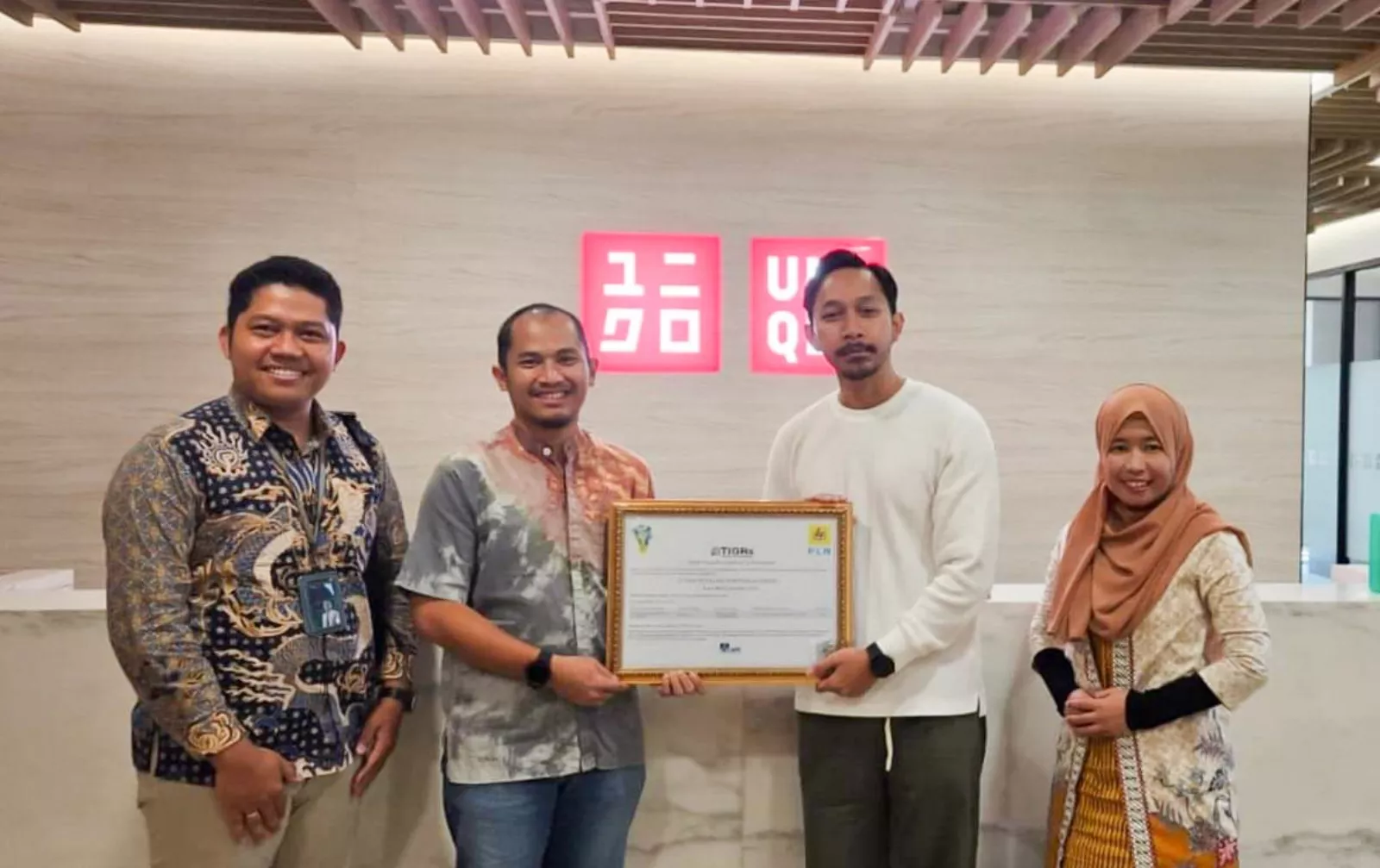 PLN Dukung Dekarbonisasi Industri, Sediakan Listrik Hijau untuk UNIQLO