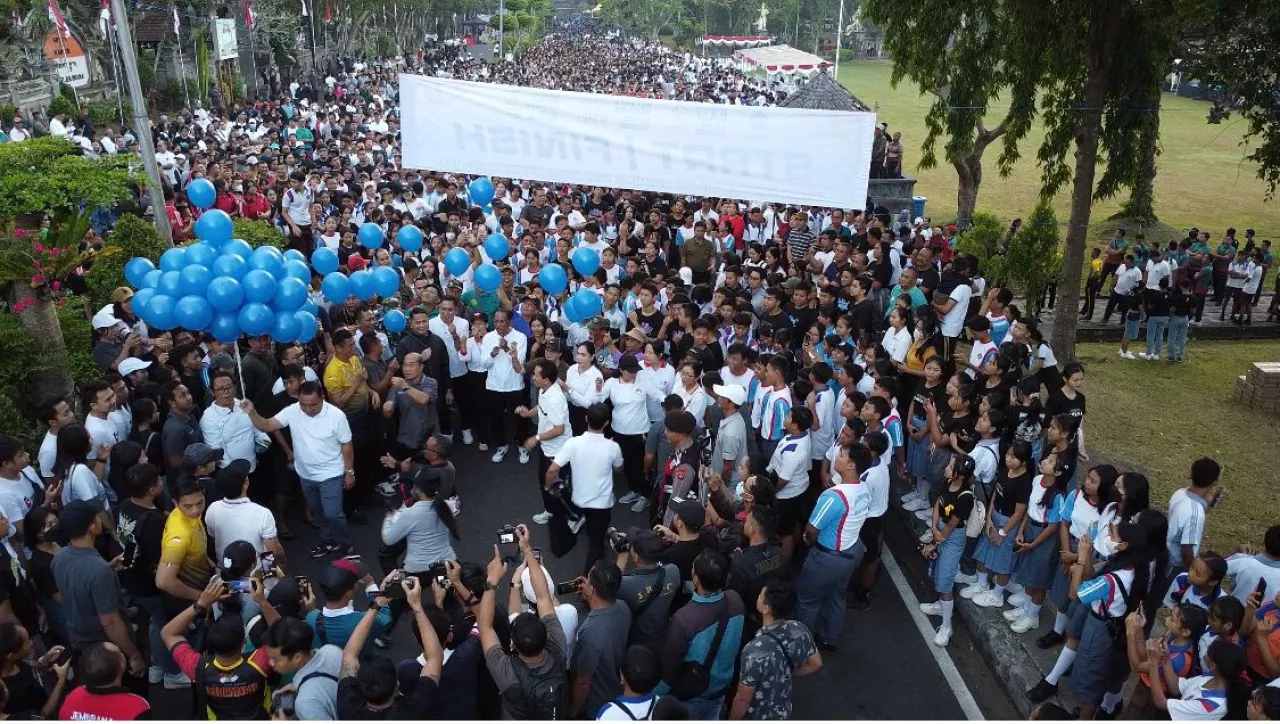 Ribuan Warga Jembrana  Ikuti Jalan Santai Peringati Hari Jadi  Kota Negara ke-129