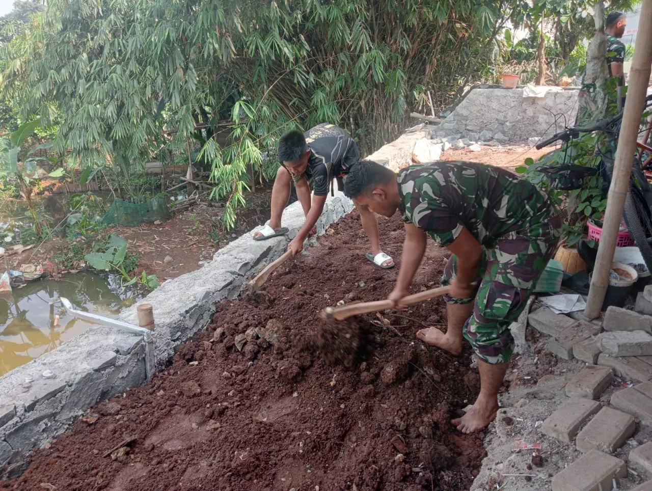 TMMD Kota Depok Masuk Hari ke 15, Kebut Pengerjaan Turap Jalan Delima, Bojongsari.