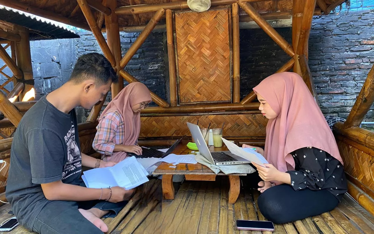 Elaborasi Foklor "Cublak-cublak Suweng" Peneliti Unitomo dalam Edu Semiotika di Banjarkemantren