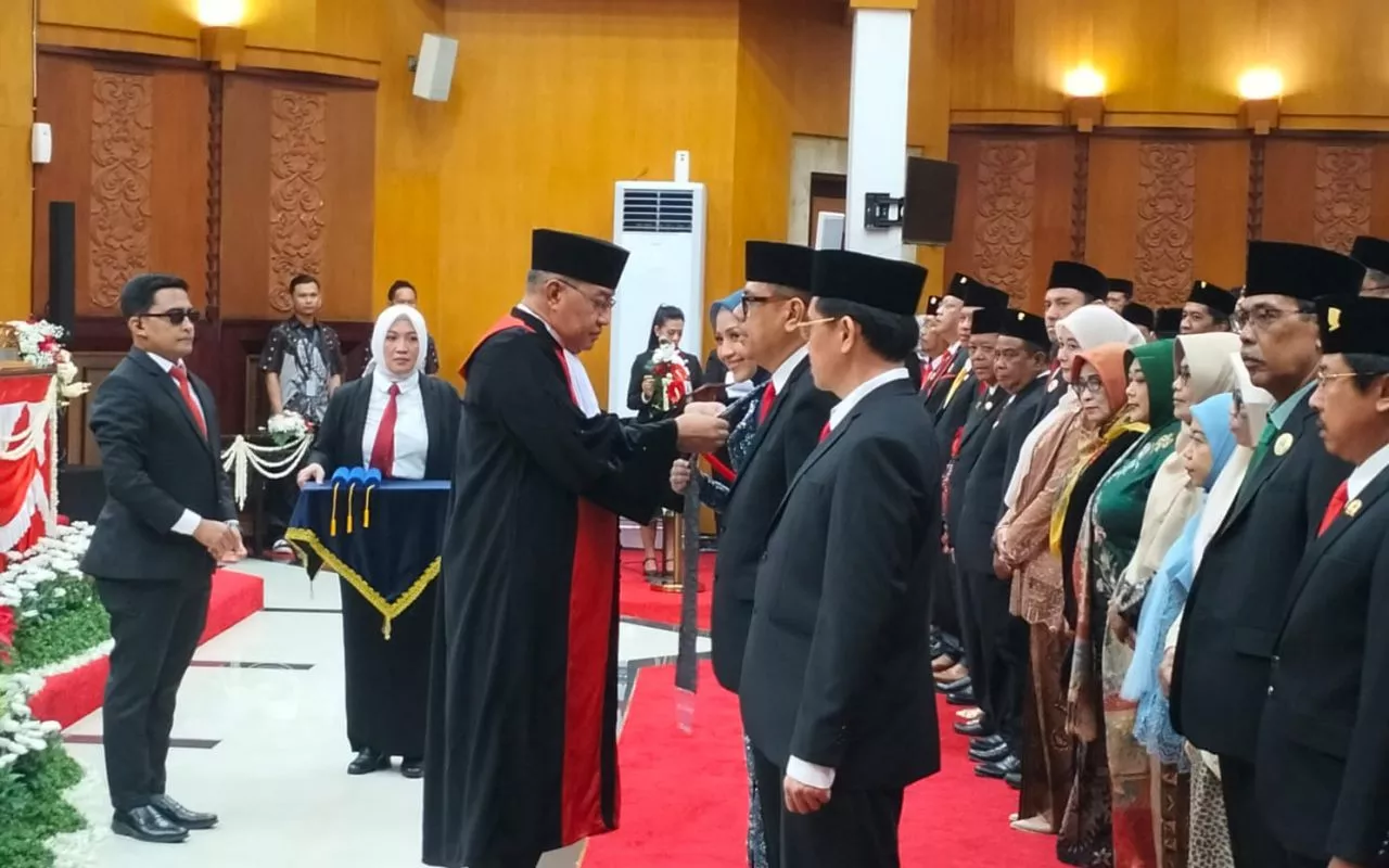 Anggota DPRD Kota Surabaya Terpilih Resmi Dilantik, Eri Cahyadi Minta Terus Berkolaborasi