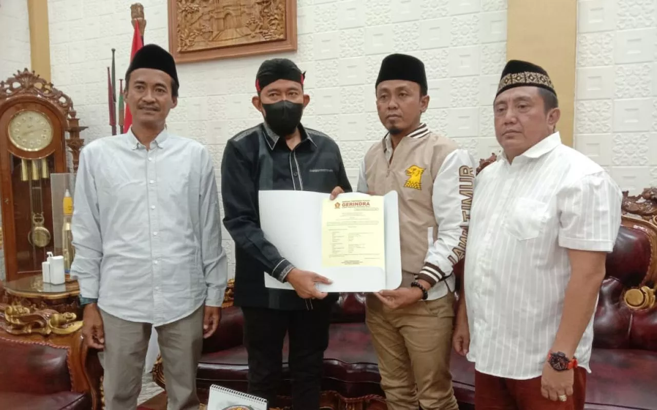 Partai Gerindra Serahkan SK Rekomendasi B1 KWK pada Paslon Achmad Fauzi Wongsojudo dan Imam Hasyim