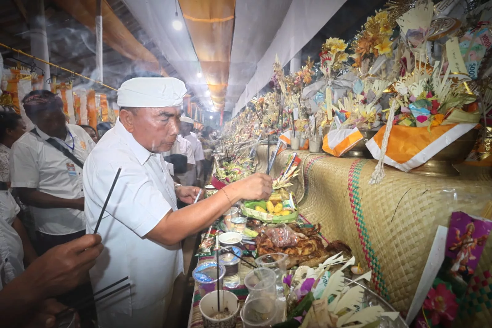 Bupati Tamba Apresiasi Semangat Krama Ngaben Masal Desa Yehembang Kauh