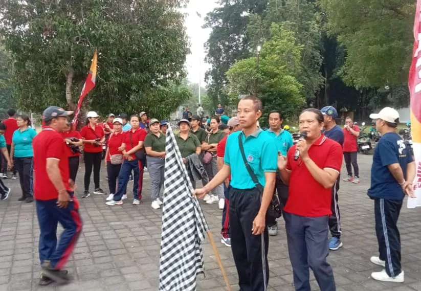 Jalan Sehat Semarak Sambut HUT RI ke 79 BKS LPD Kecamatan Abiansemal Badung
