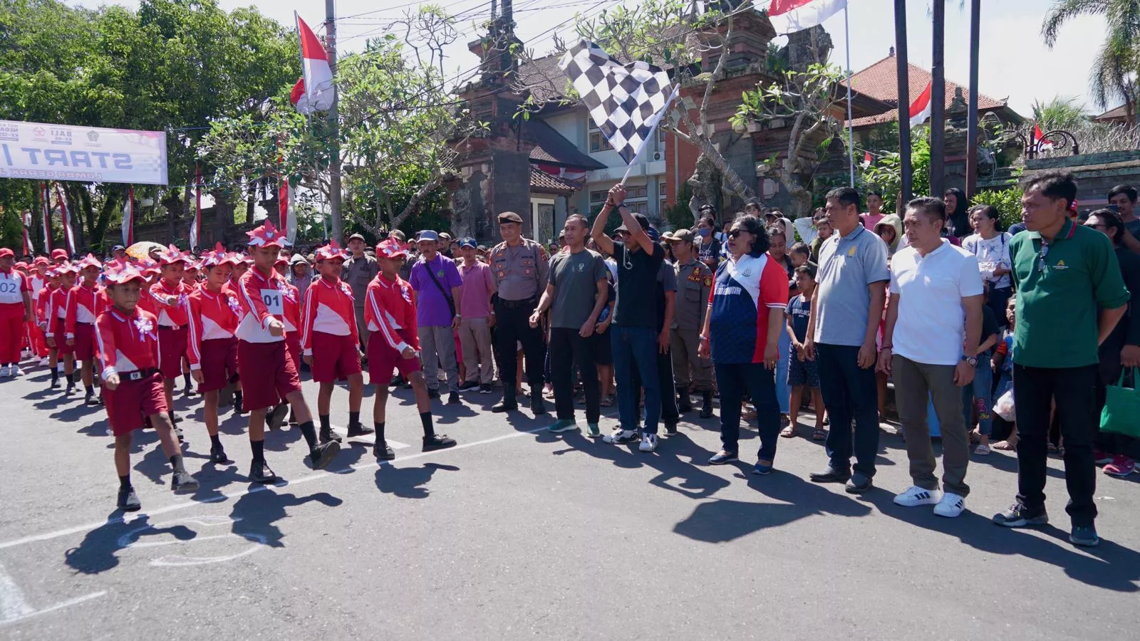 Sekda Jembrana Buka Gerak Jalan Kreasi Tingkat SD 