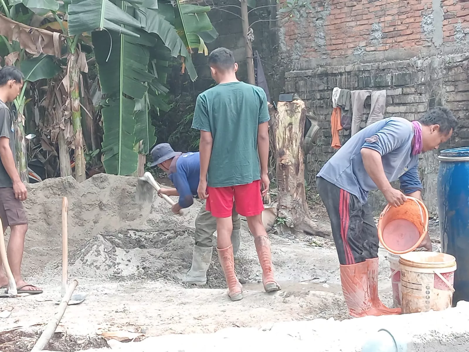 Giat Fisik Pembangunan Turap Jalan Delima Bojongsari Hampir Rampung