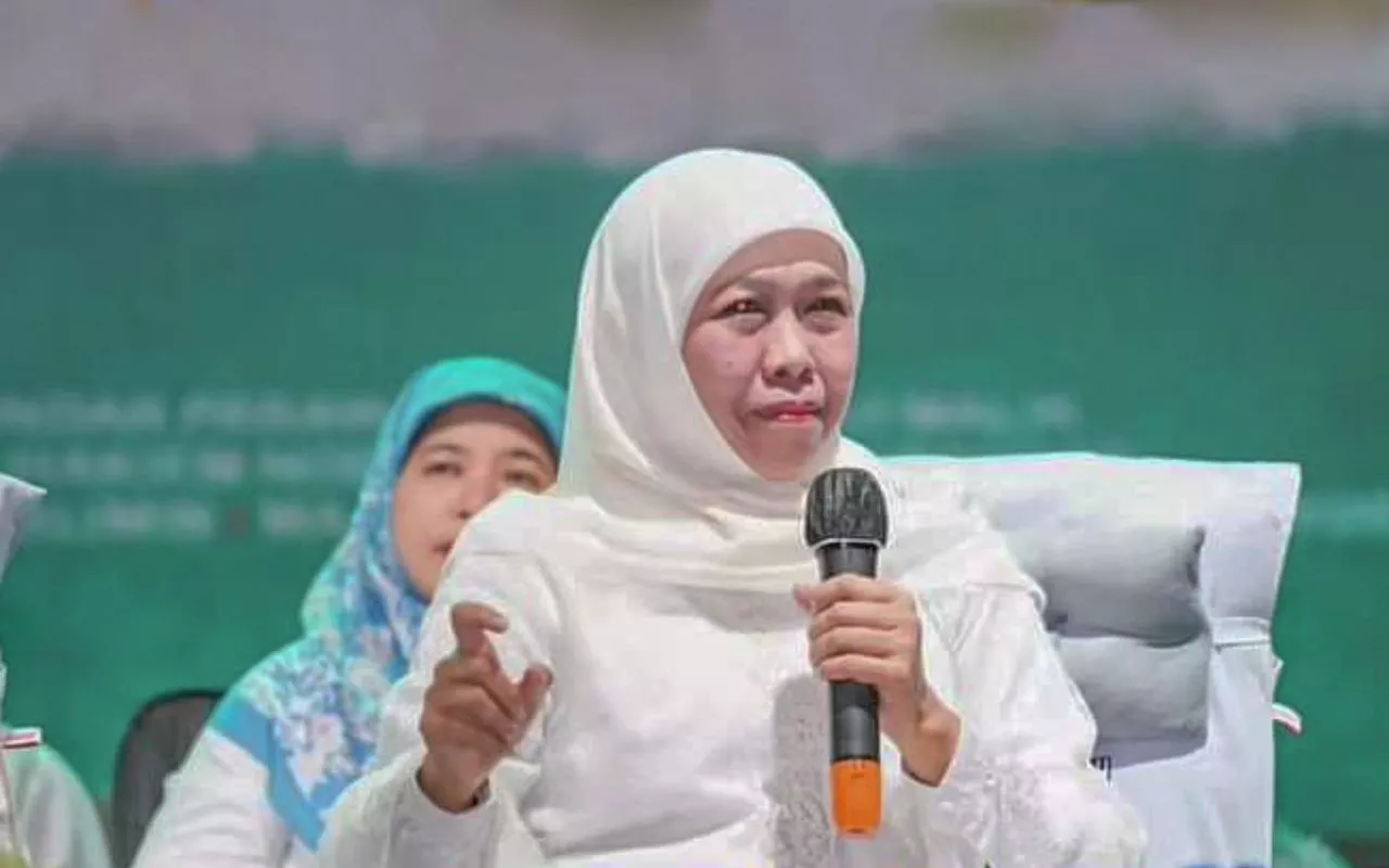 Lumajang Bershalawat, Khofifah Indar Parawansa Sampaikan Tausiah Kebangsaan