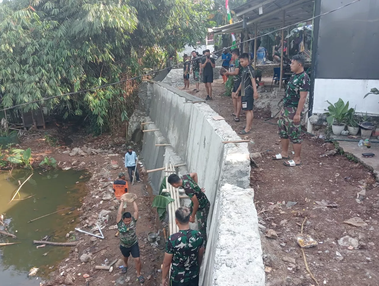 Satgas TMMD ke 121 Kota Depok Terus Kebut Turap Jalan Delima Bojongsari Baru