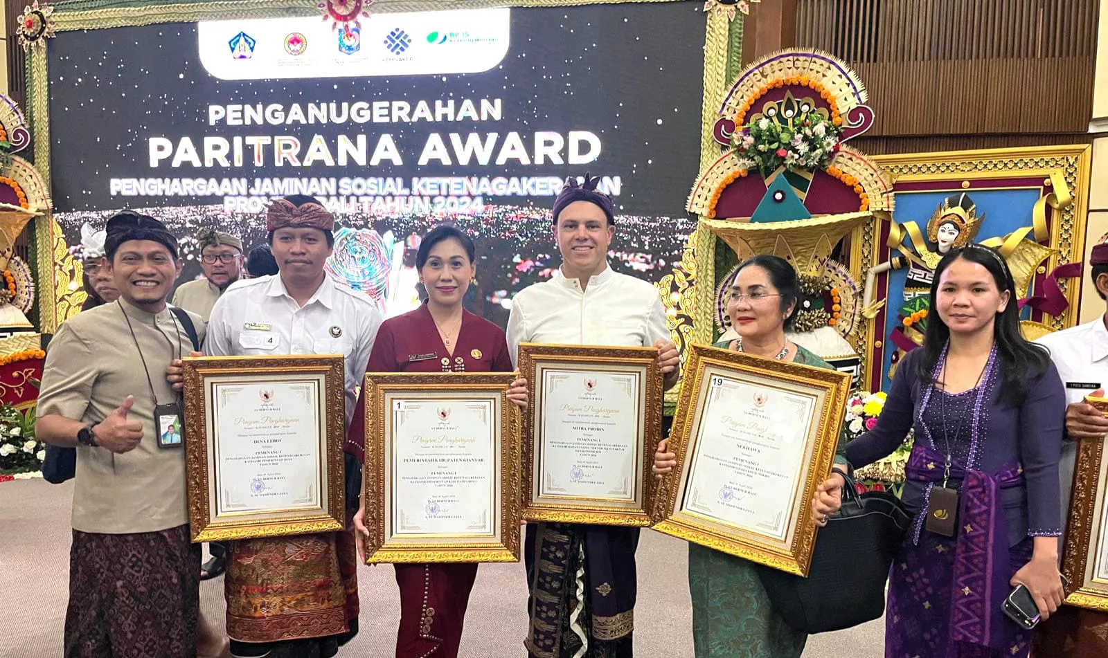 Perbekel Desa Lebih Raih Prestasi di Paritrana Award 2024
