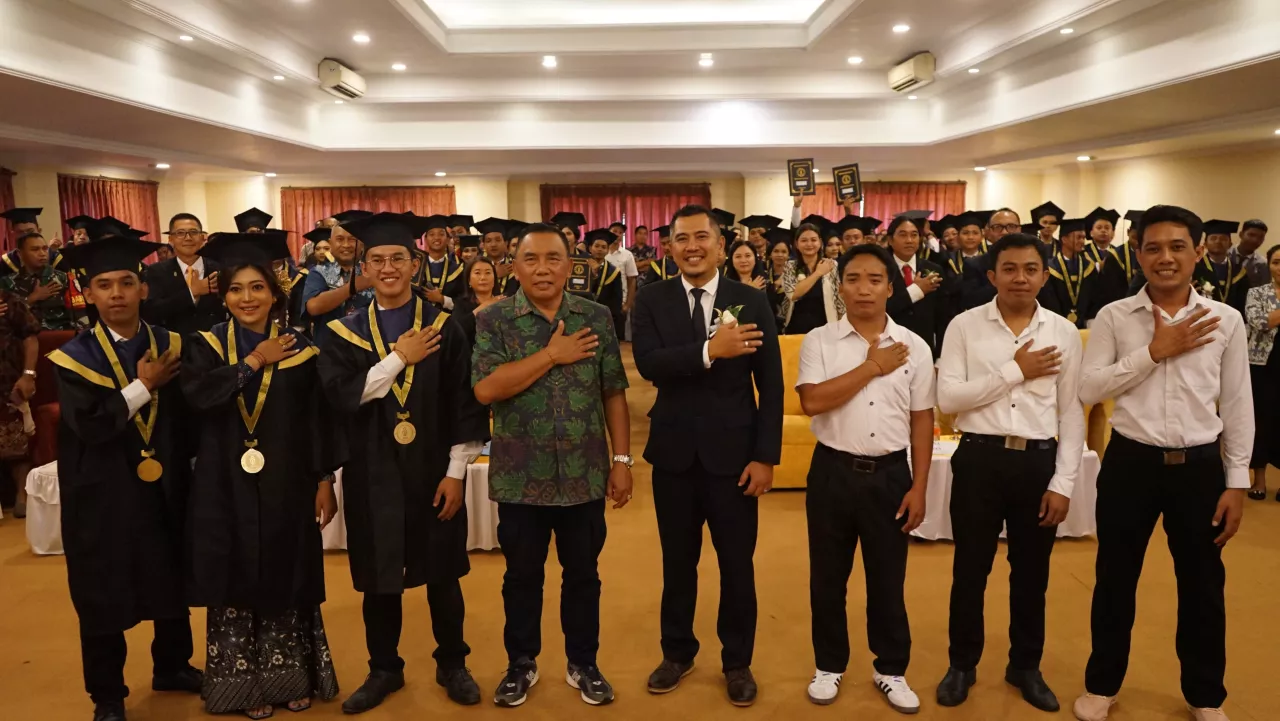 Bupati Tamba Sampaikan Pesan Inspiratif bagi Para Wisudawan