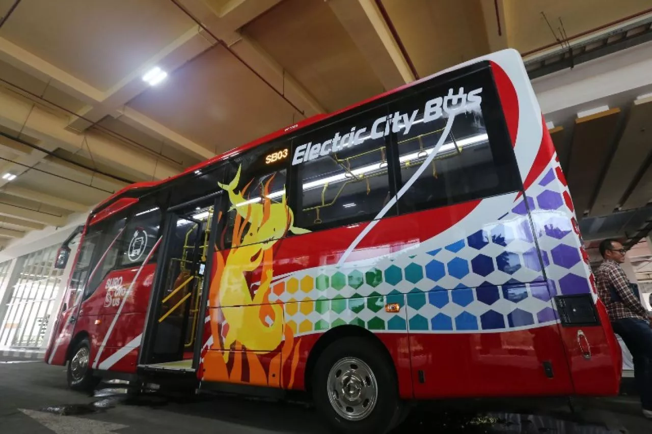 Pemkot Surabaya Luncurkan Feeder Wira Wiri dan Bus Listrik Baru untuk Kurangi Kemacetan dan Polusi