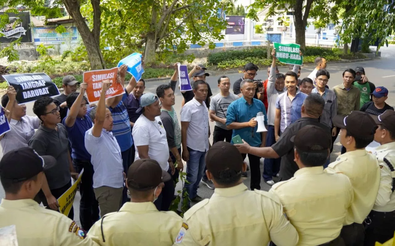 PLN Group Jatim Gelar Simulasi Tanggap Darurat untuk Tingkatkan Keselamatan Kerja
