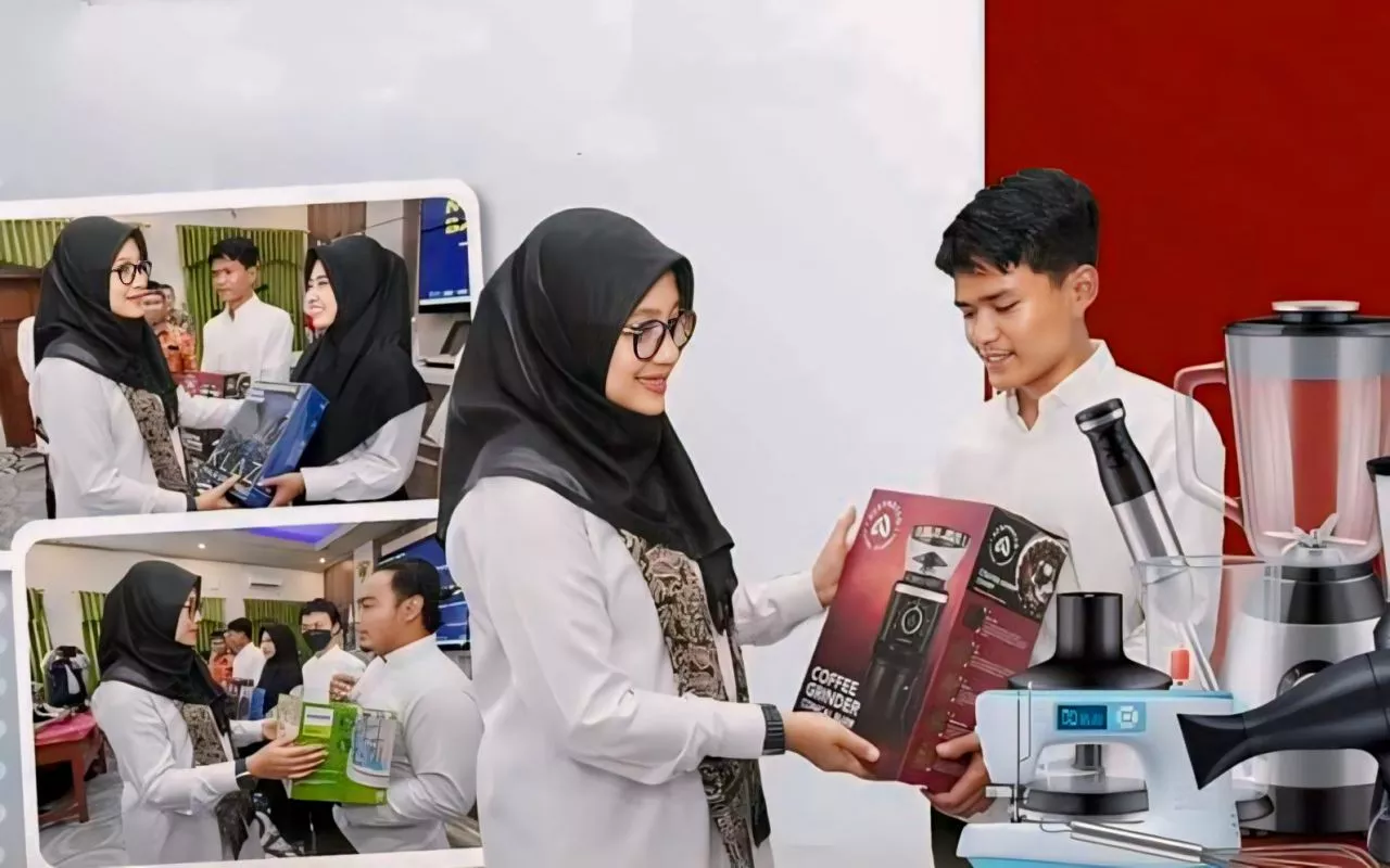 Ipuk Fiestiandani Fasilitasi Lulusan SMK Banyuwangi Berwirausaha dengan Bantuan Alat Usaha