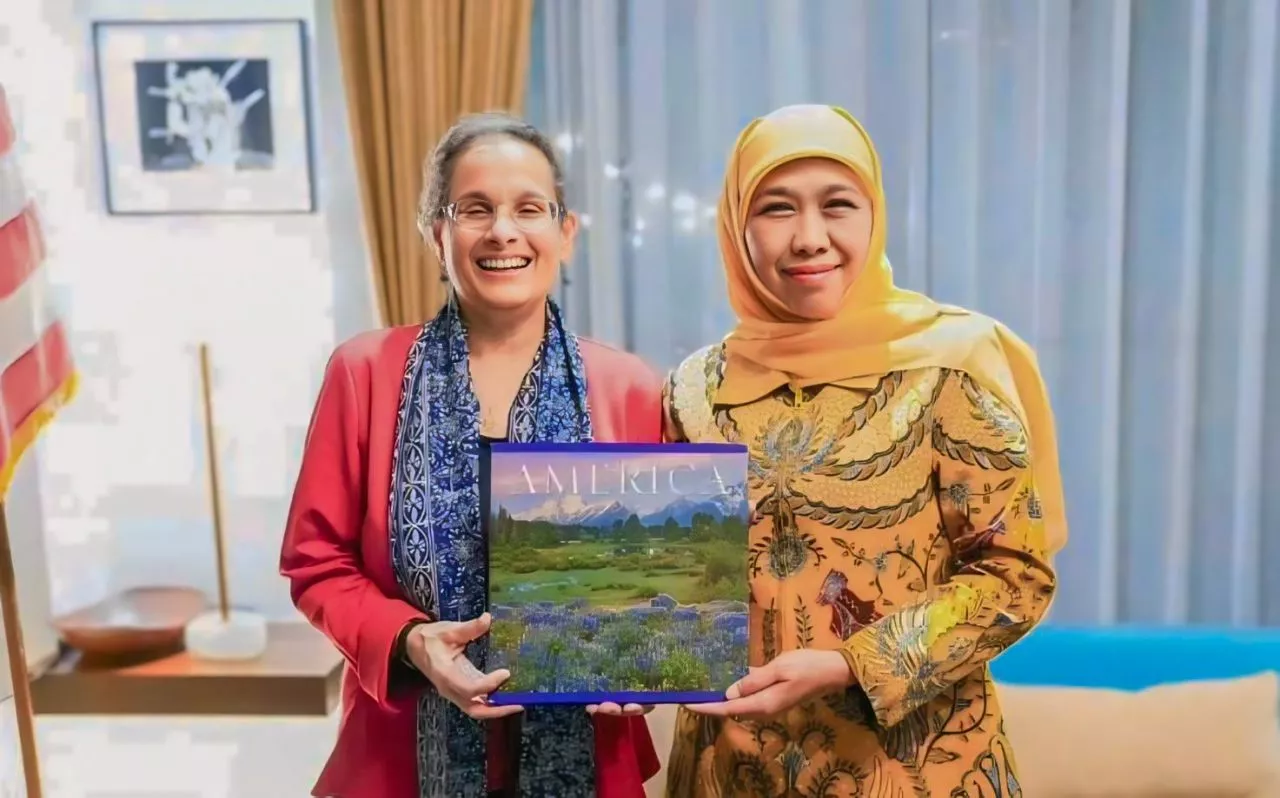 Khofifah Indar Parawansa Diskusikan Kerjasama dengan Duta Besar AS pada Jamuan Makan Malam