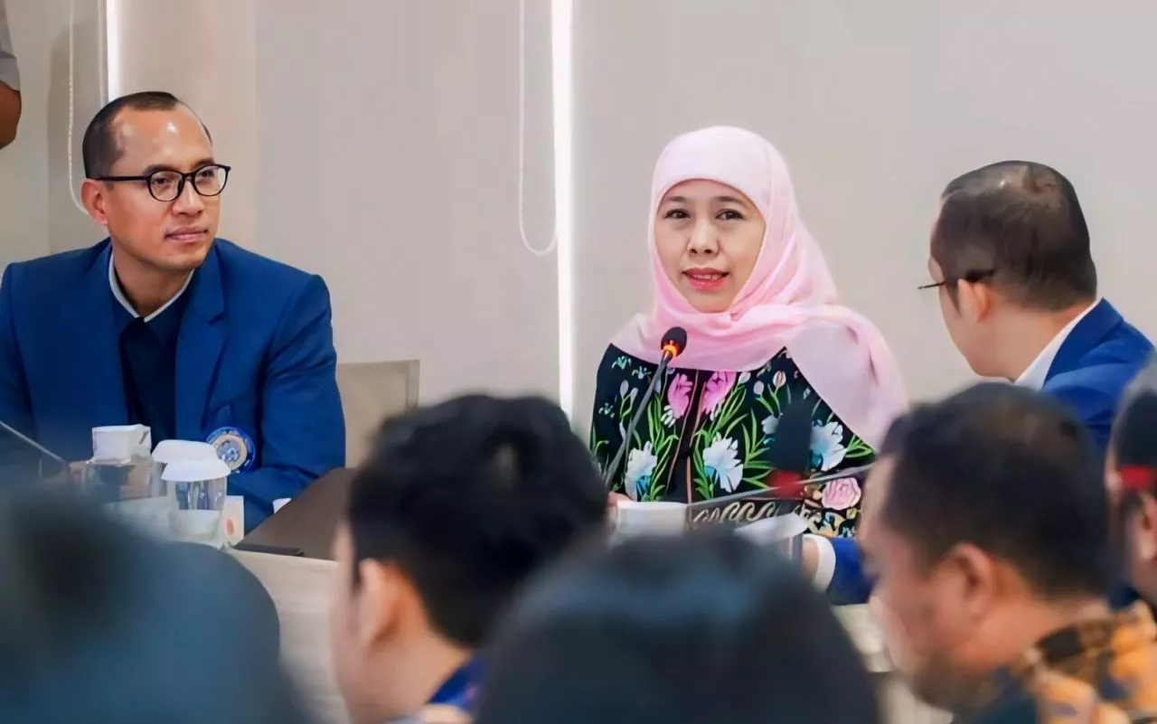 Khofifah Indar Parawansa Bahas Pentingnya Pemimpin Transformatif di Forum Pascasarjana Unair