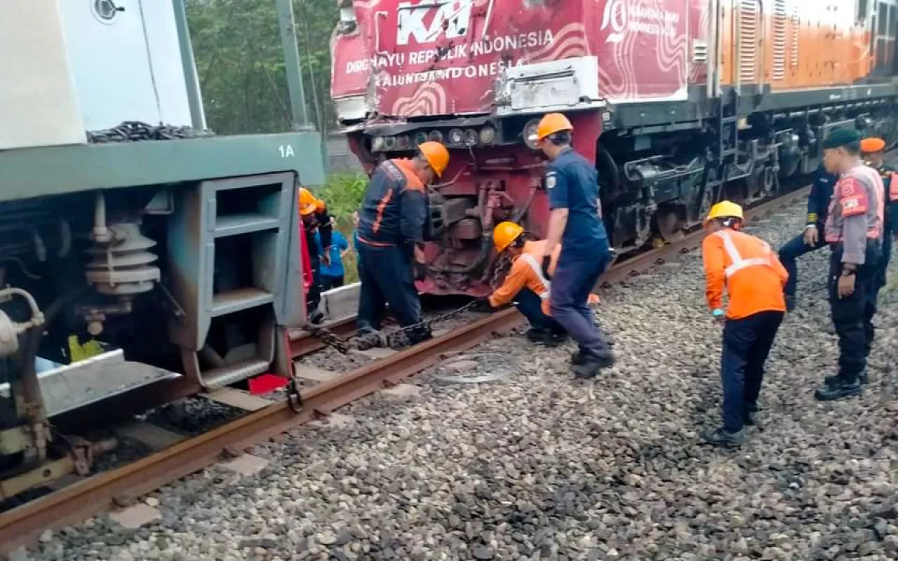 KAI Tempuh Upaya Hukum Terkait Kecelakaan KA Taksaka dan Truk di Perlintasan, Masinis Cedera