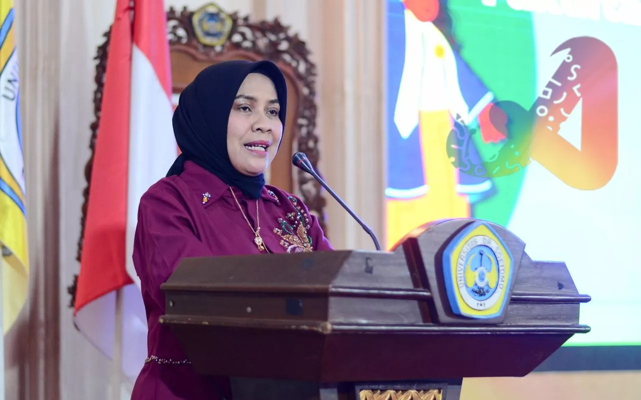Yudisium FKIP Unitomo, Prof. Siti Marwiyah Sebut Peradaban Manusia Lahir dari Tangan Seorang Guru