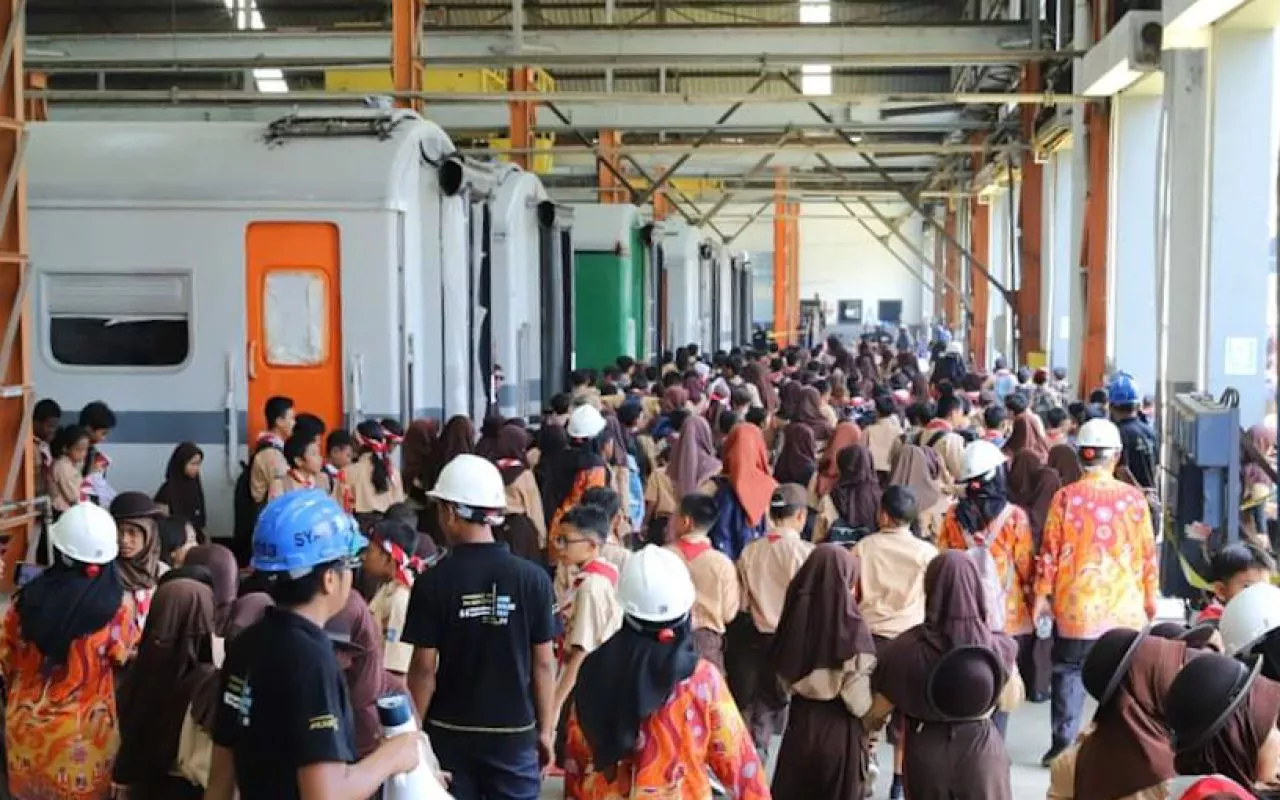 KAI Perkenalkan Inovasi Kereta di Open House Balai Yasa Manggarai 2024