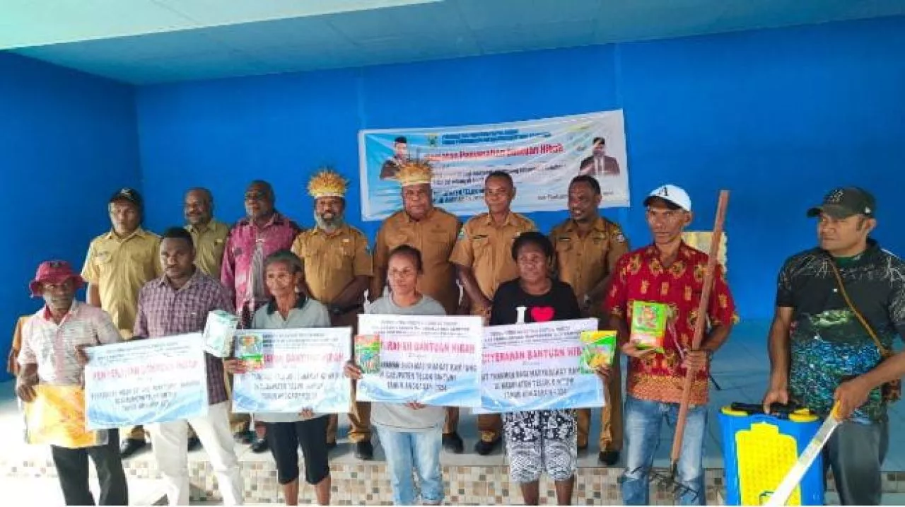 Dukung Ketahanan Pangan, Pemprov Papua Barat Beri Bantuan Bibit dan Solar Cell