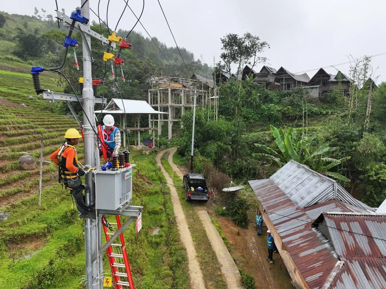 PLN Hadirkan Listrik 24 Jam untuk 494 Keluarga di 25 Desa Sulawesi Selatan