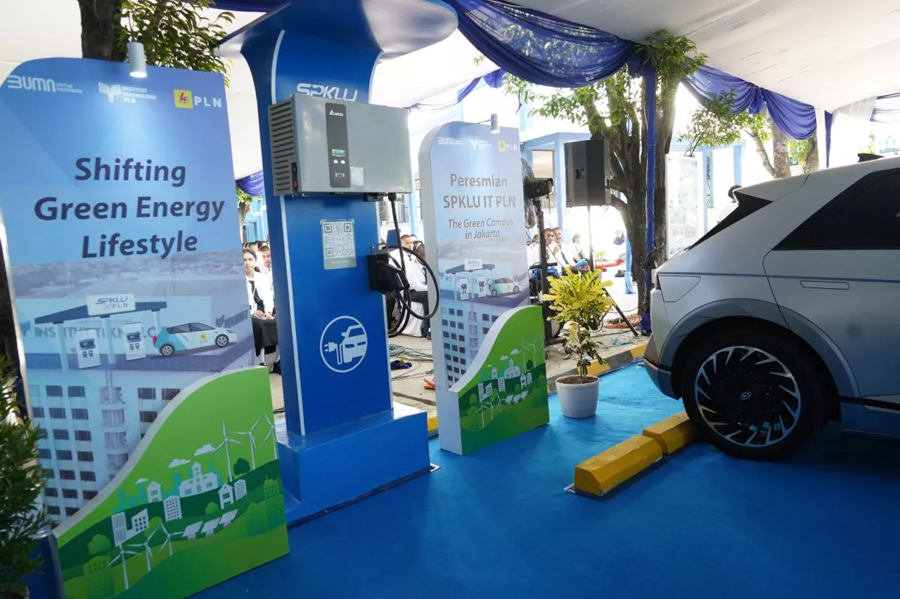 IT PLN Menjadi Pionir Energi Terbarukan di Jakarta yang Menggunakan REC