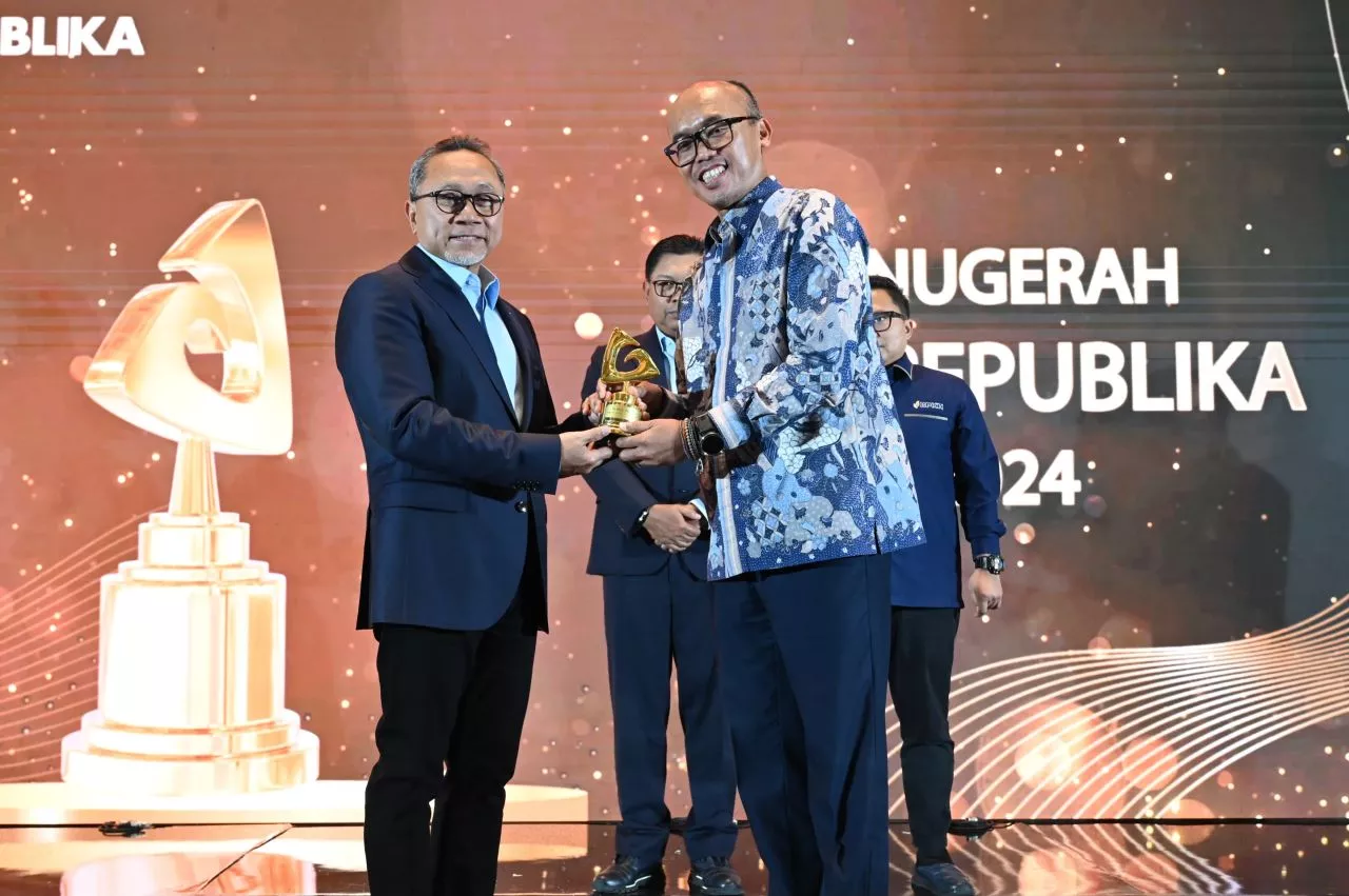 PLN Raih Anugerah ESG Republika 2024 untuk Inovasi Lingkungan dan Pemberdayaan Perempuan