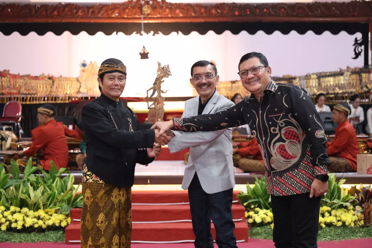Jaga Nilai Budaya, Untag Surabaya Gelar Wayang Kulit Peringati HUT RI dan Dies Natalis Ke-66