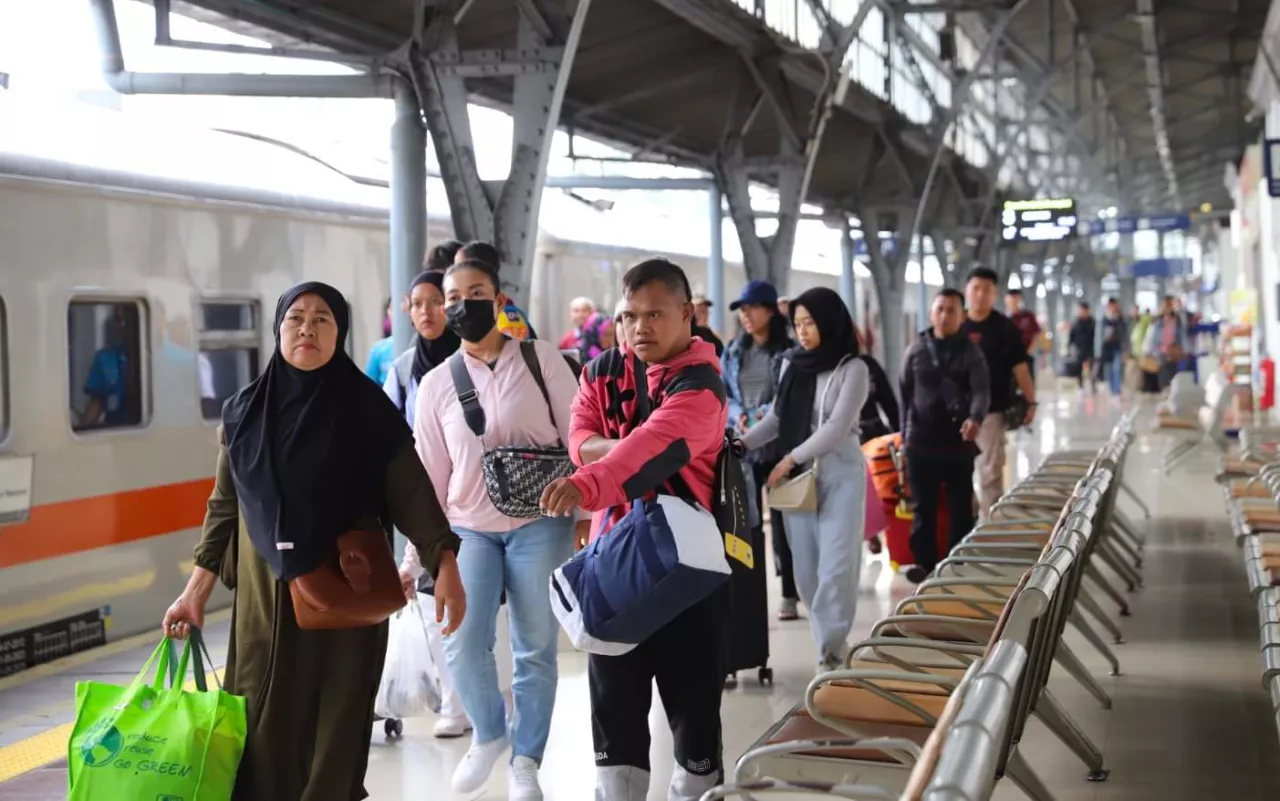 Volume Penumpang di Stasiun Pasar Senen Membeludak, KAI Lakukan Revitalisasi