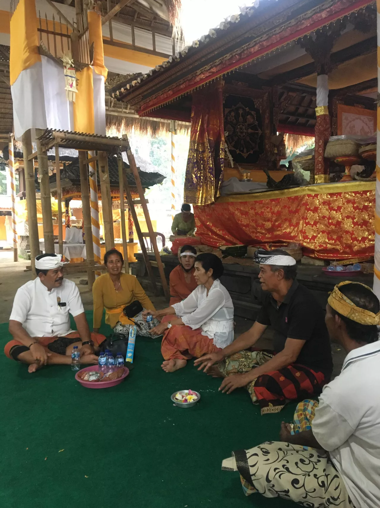 Made Kasta Memohon Doa Restu di Pura Dalem Selat untuk Kesuksesan Pilkada Klungkung 2024
