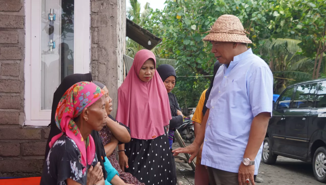 Bupati Tamba Tinjau Warganya Yang Terdampak Bencana Angin Kencang.