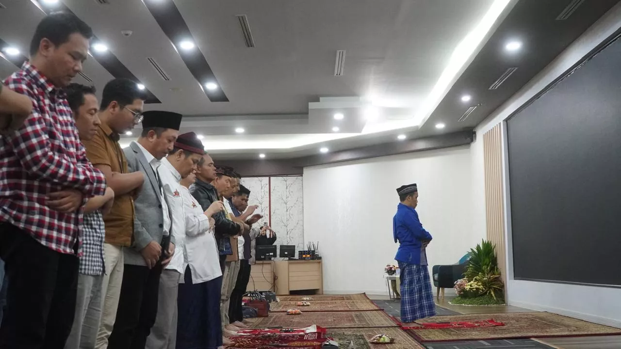 Ngaji Bareng Ustaz Nur Maulana pada Gelaran Pengajian Spesial HUT ke-129 BRI RO Surabaya