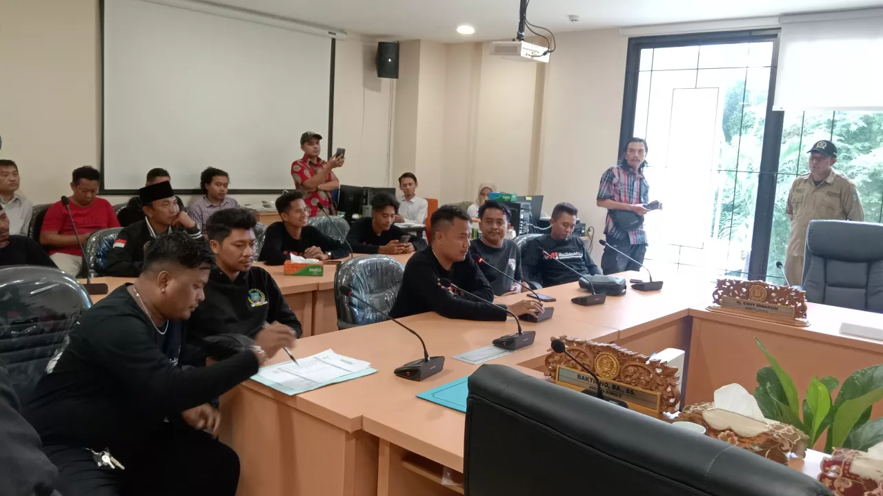 DPRD Surabaya dan Aliansi Madura Indonesia (AMI) sinergi berantas Diskotik ilegal di Kota Surabaya.