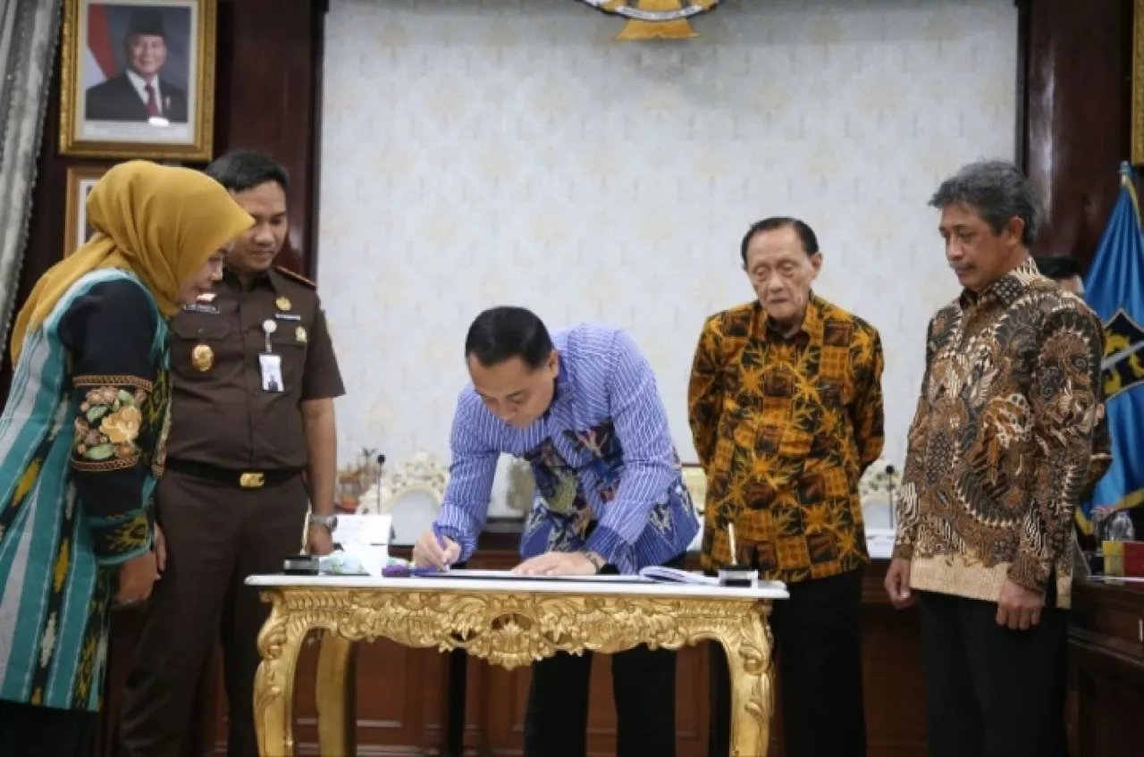 Pemkot Surabaya dan Yayasan Wijaya Kusuma Teken MoU Pengembalian Aset di Jalan Jagir Wonokromo.