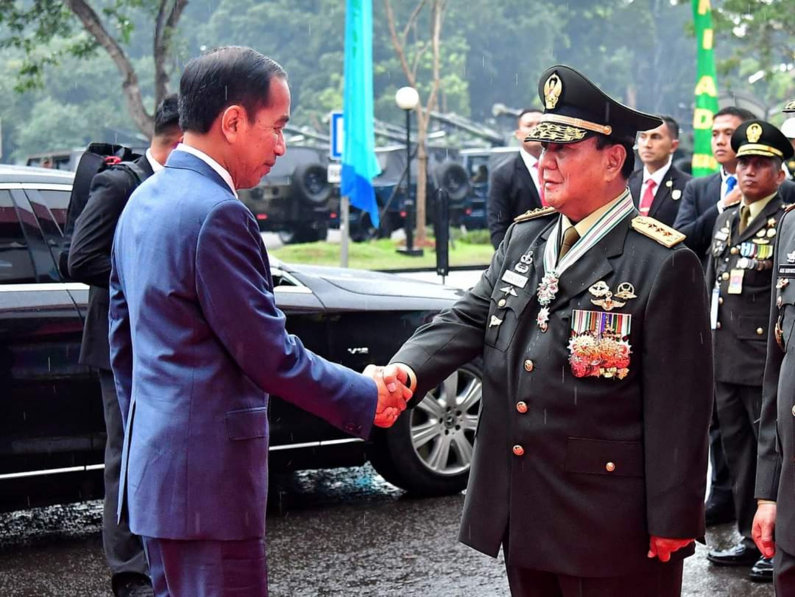 Jokowi Anugerahkan Gelar Jenderal TNI Kehormatan kepada Prabowo Subianto