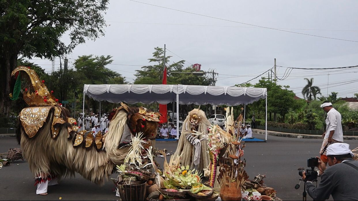 Jembrana Gelar  Tawur Kesanga di Catus Pata Simpang Sudirman