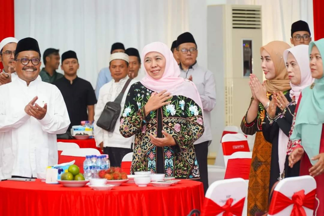 Arum Sabil Dukung Khofifah, Tokoh Masyarakat dan Warga Jember Deklarasi di Tanggul