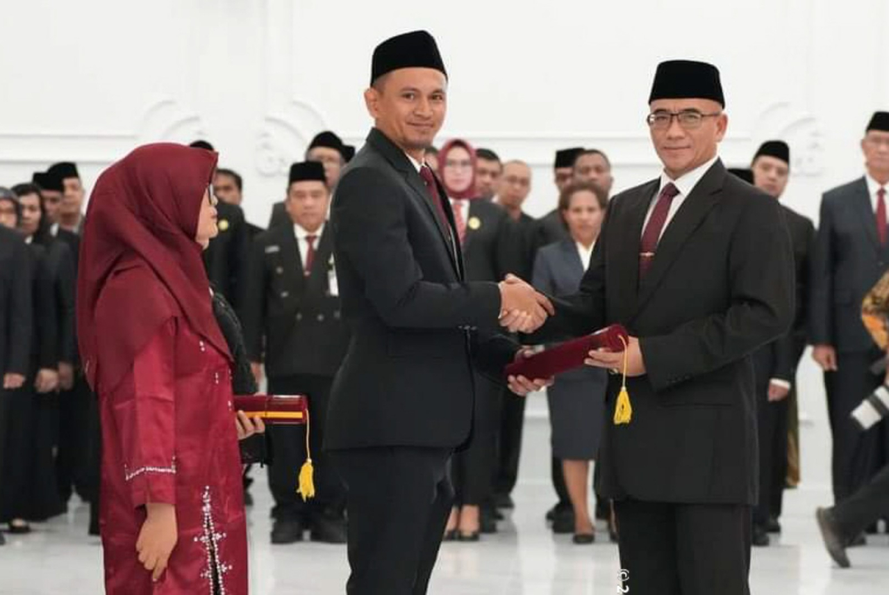 Hasyim Lantik Anggota KPU Baru, Minta Segera Beradaptasi dengan Ritme Kerja Pemilu