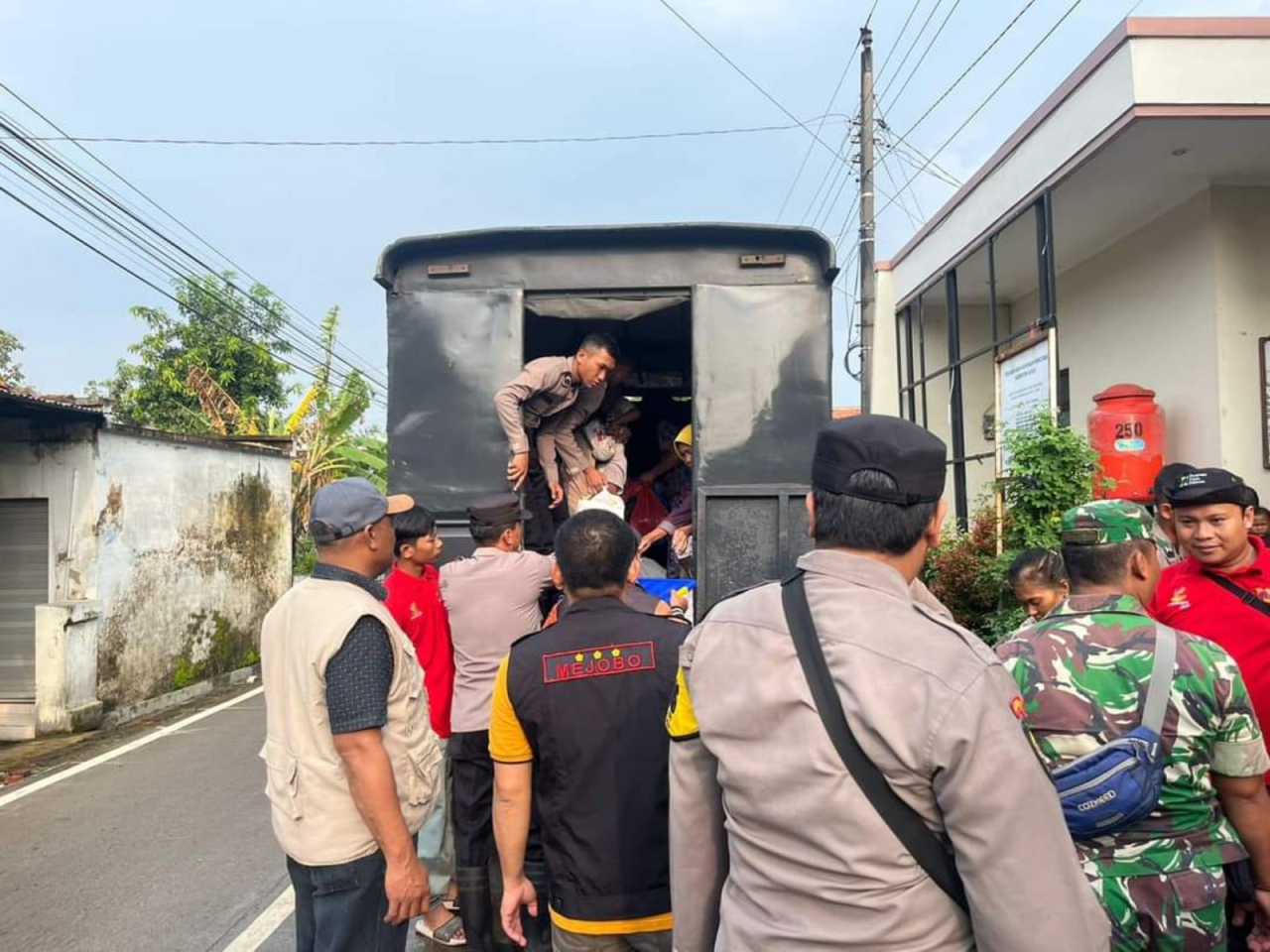 Seminggu Mendekam di Pengungsian, Korban Banjir Kudus Sebagian Telah Kembali ke Rumah