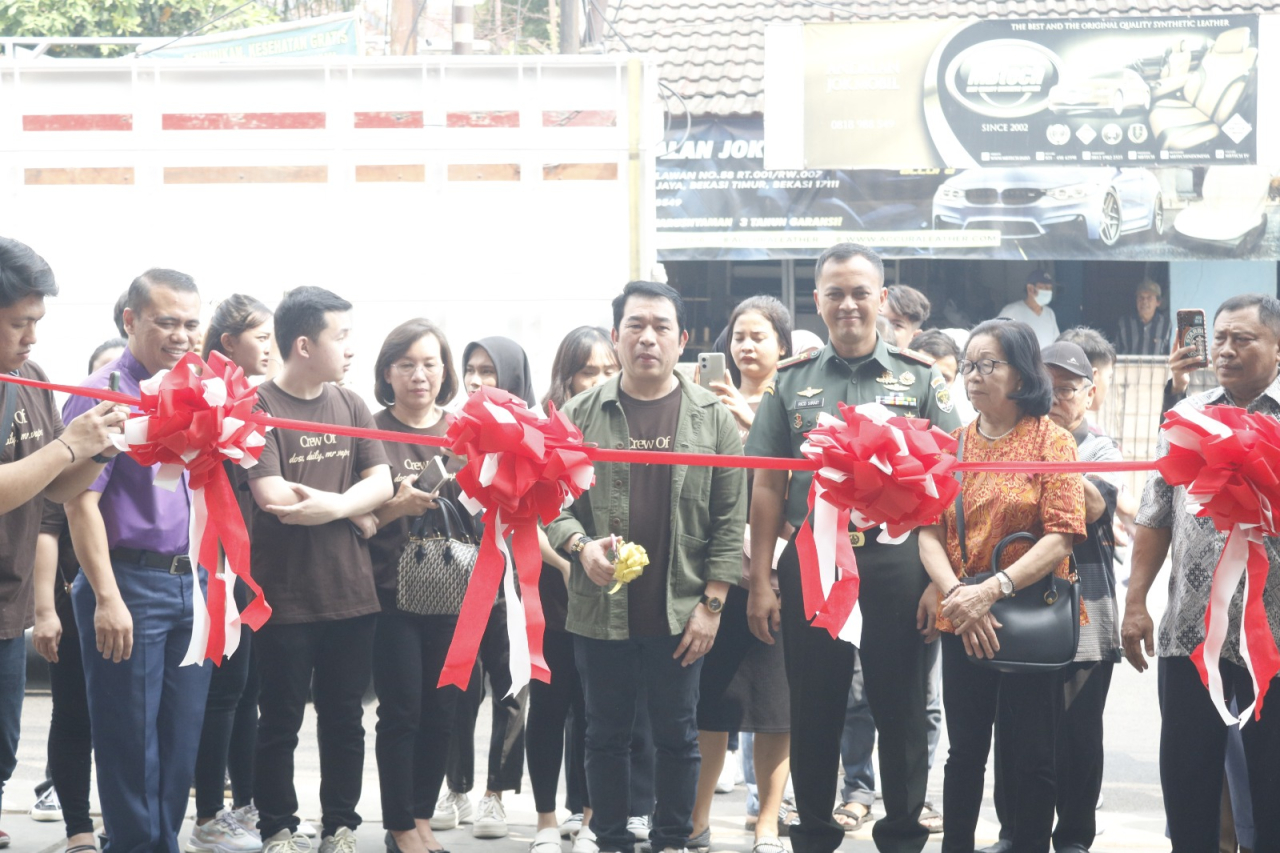 Pembukaan pencucian kendaraan di Kota Bekasi yaitu Daily Car and Bike Wash D&D yang bertema " Excellence is Our Best Habit", di di Jalan Pahlawan No 72 Duren Jaya Bekasi Timur Kota Bekasi, Senin (20/5/2024).