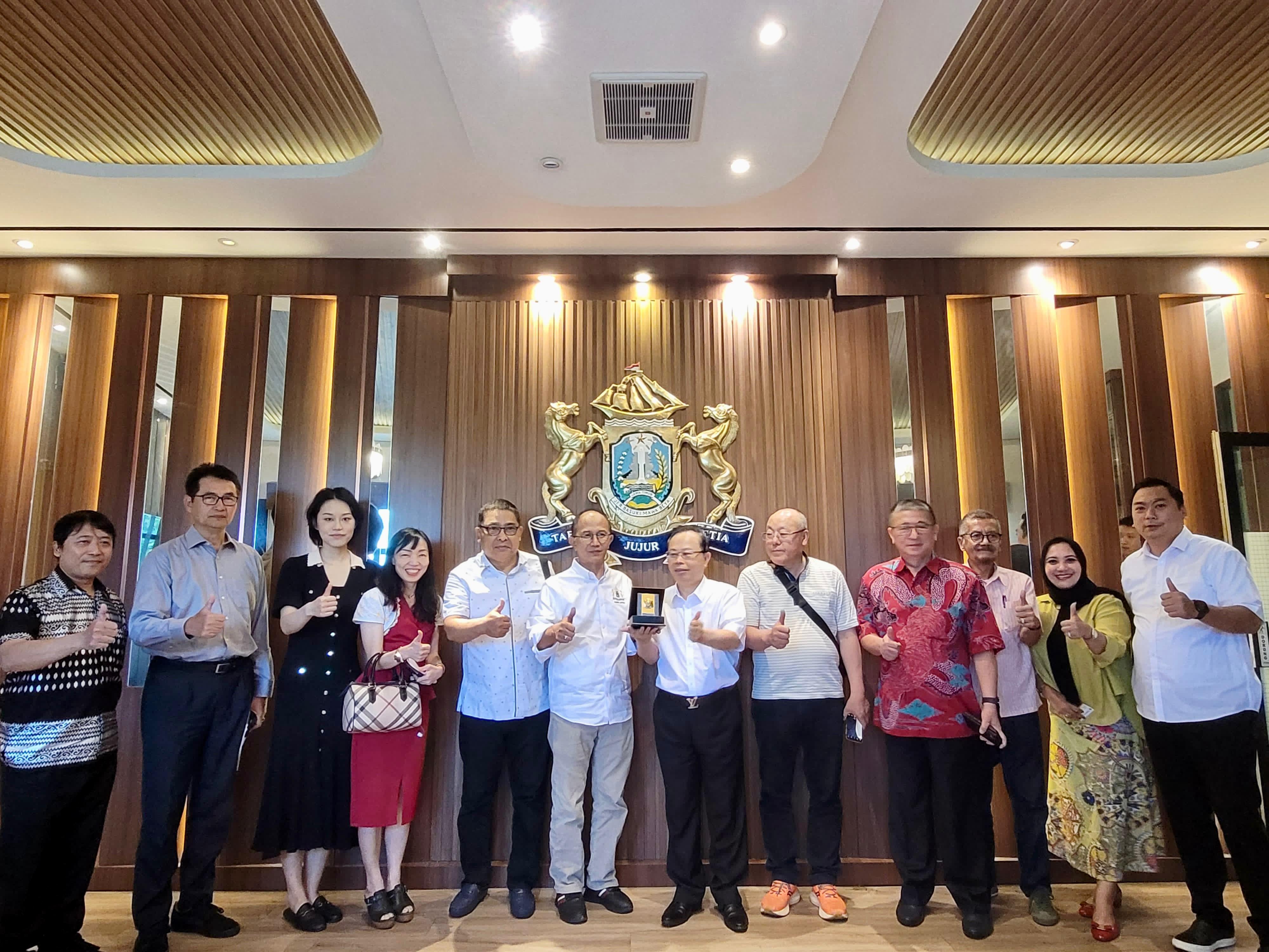 Bertemu Ketum Kadin Jatim, Ketua Dewan Eurasia Internasional Tawarkan Kerjasama Tiga Sektor 