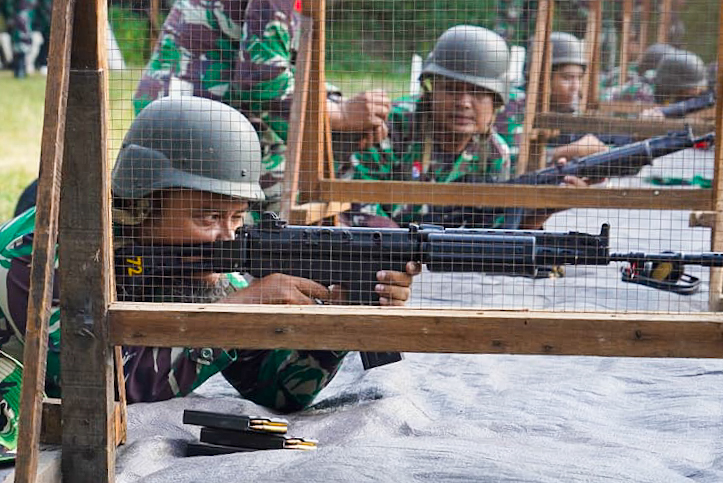 Korem 084 Bhaskara Jaya Gelar Latihan Menembak Senjata Ringan 
