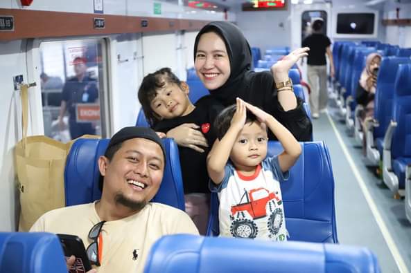 7 Tips Menikmati Long Weekend Waisak dengan Naik Kereta Api Bersama Keluarga