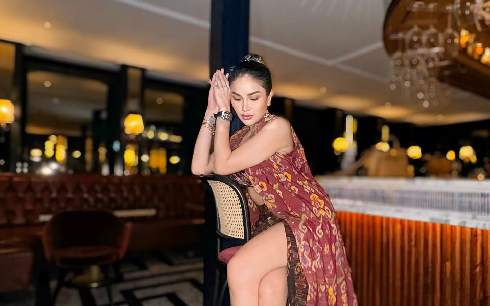 Nikita Mirzani Tampil Natural dalam Pemotretan Terbaru, Warna Wajah Senada dengan Kulit