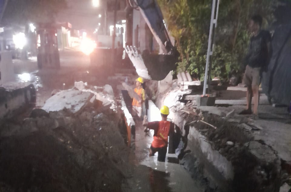 Proyek Pembangunan Drainase di Petemon Barat Terpantau Tidak Sesuai Prosedur Teknis