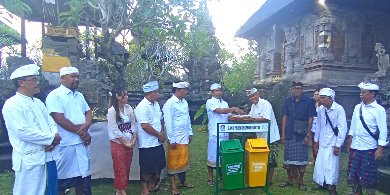 Persembahyangan Bersama Jelang HUT BPR-BPRS, Mengawali Perayaan dengan Berbakti
