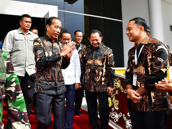 Bertemu Eri Cahyadi di Rakernas APEKSI 2024, Jokowi Tekankan Pentingnya Kota yang Liveable