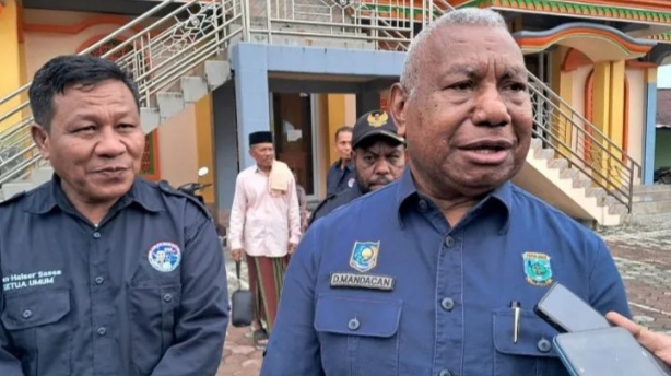 Dominggus Mandacan Bertemu Hasto, Upayakan Rekomendasi PDI-P di Pilkada