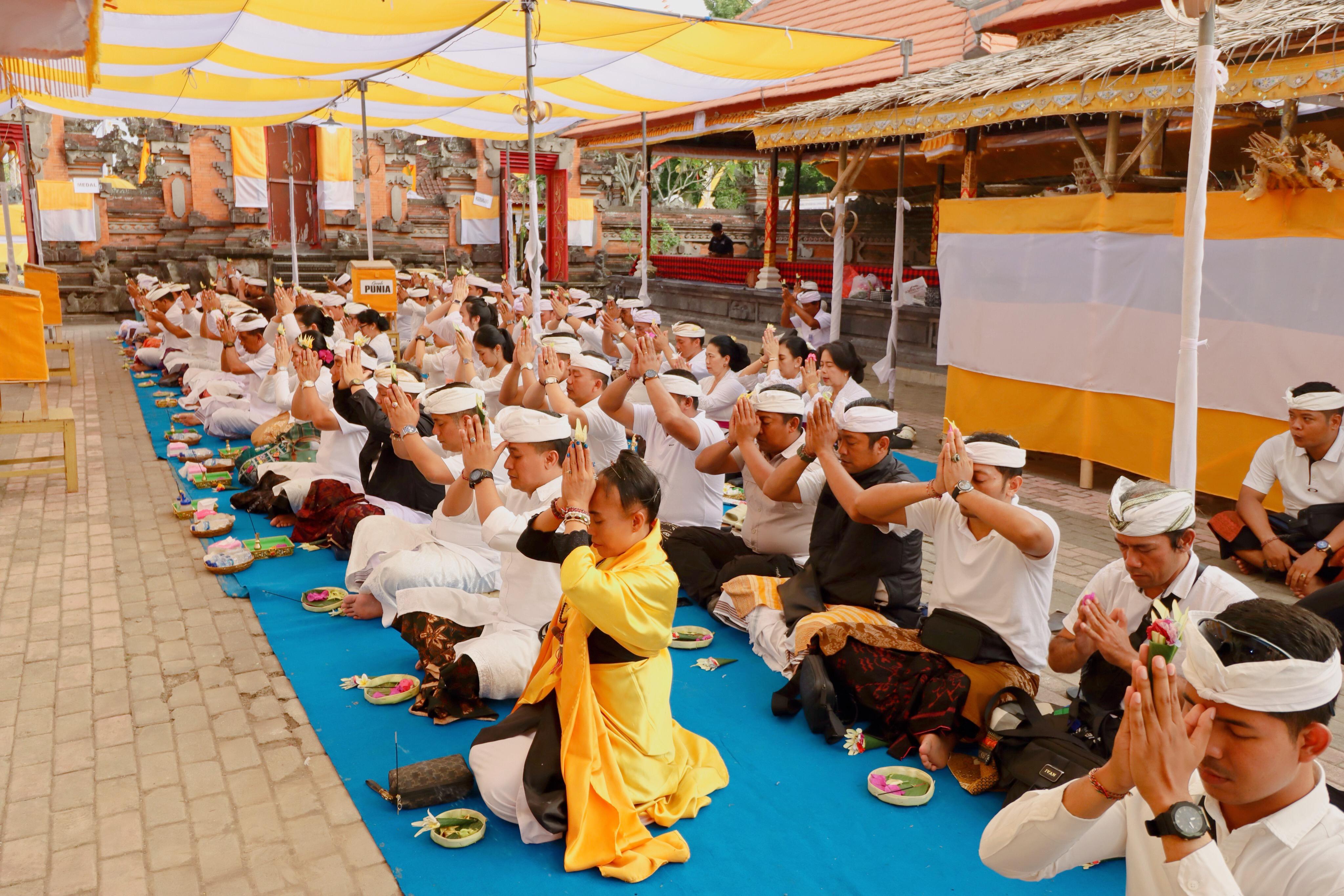 Bupati Tamba Mendem Pedagingan Karya Melaspas dan Ngenteg Linggih Pura Majapahit